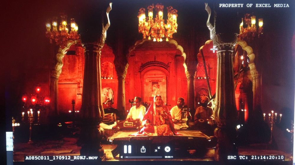 Behind the scenes photo 8