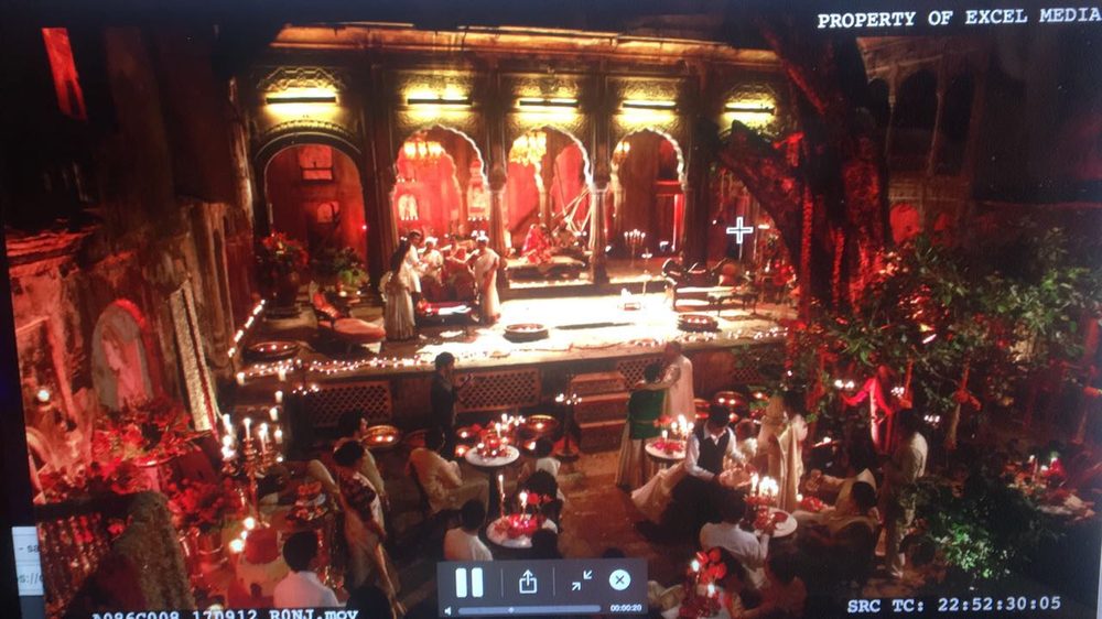 Behind the scenes photo 15