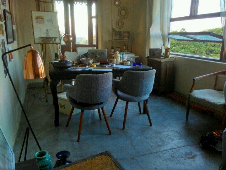 Behind the scenes photo 24