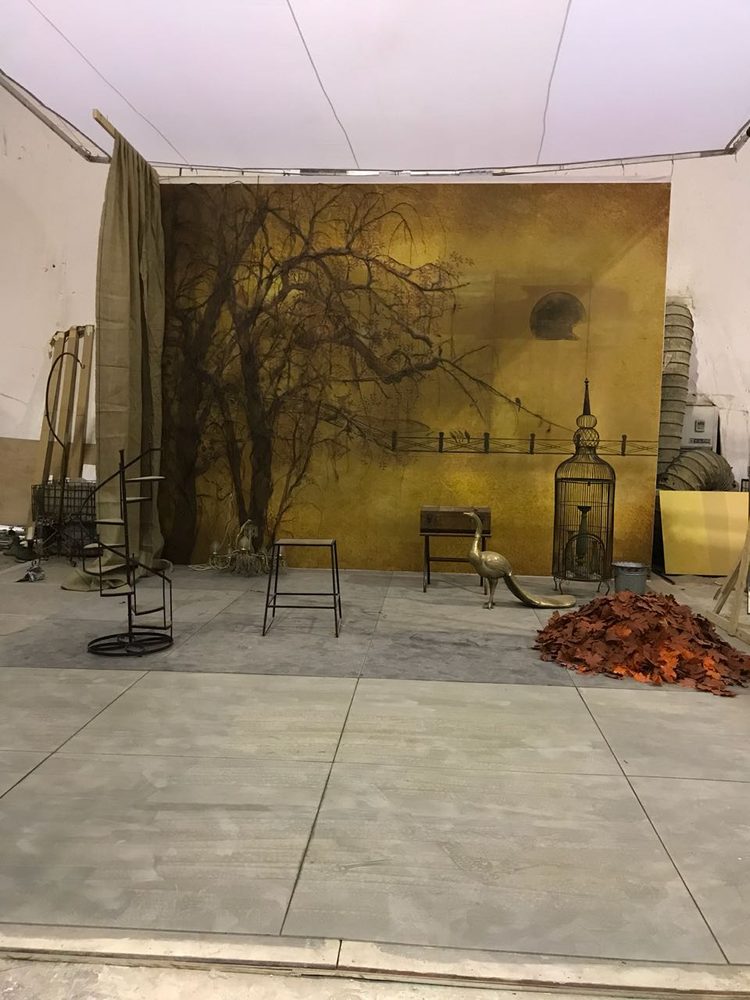 Behind the scenes photo 30