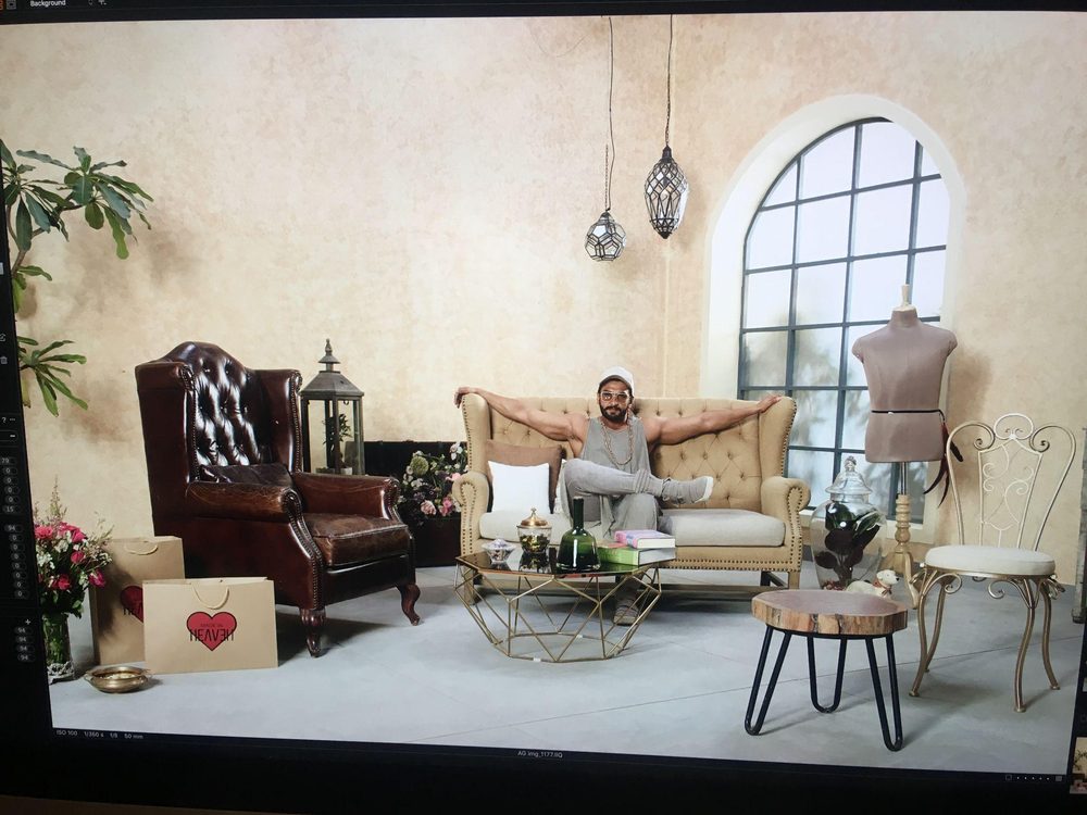 Behind the scenes photo 31