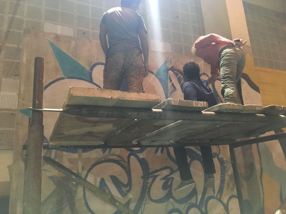 Behind the scenes photo 38