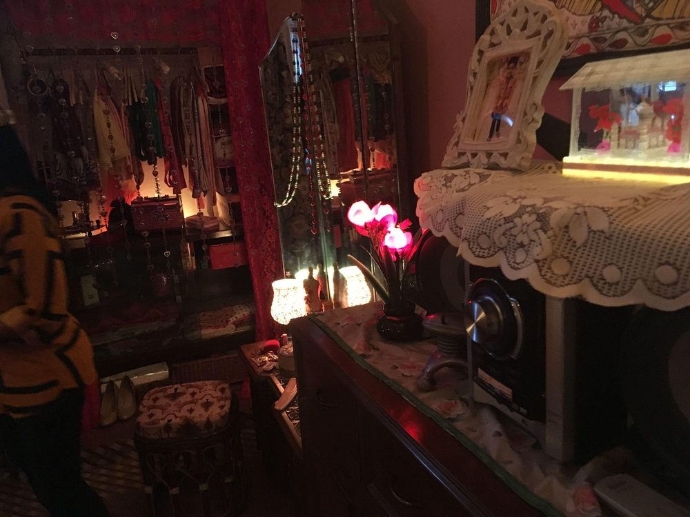 Behind the scenes photo 66