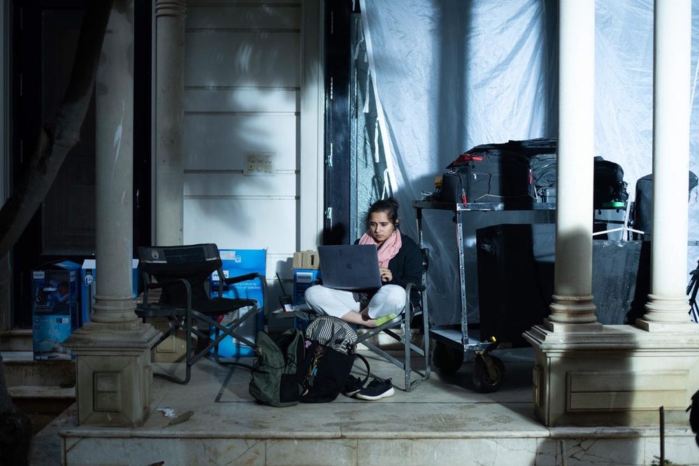 Behind the scenes photo 99