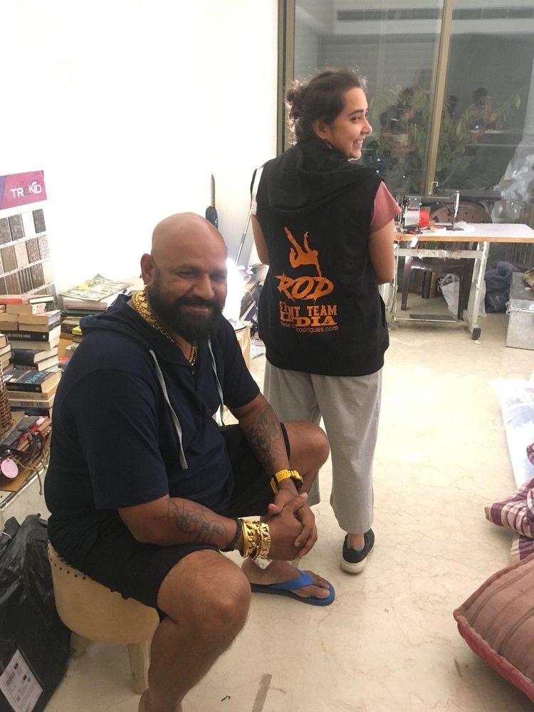 Behind the scenes photo 105