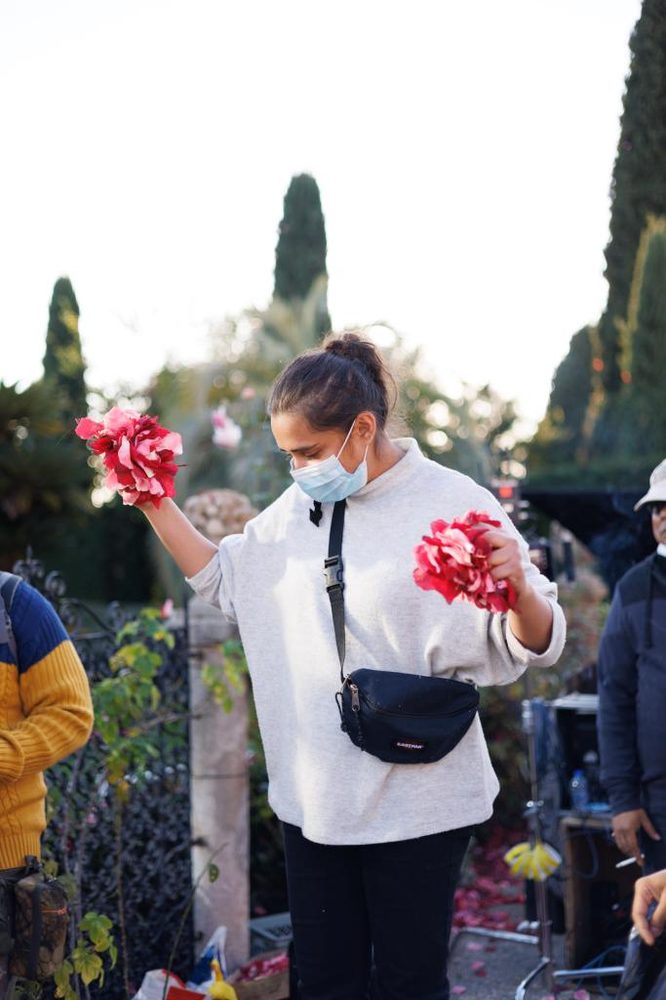 Behind the scenes photo 117