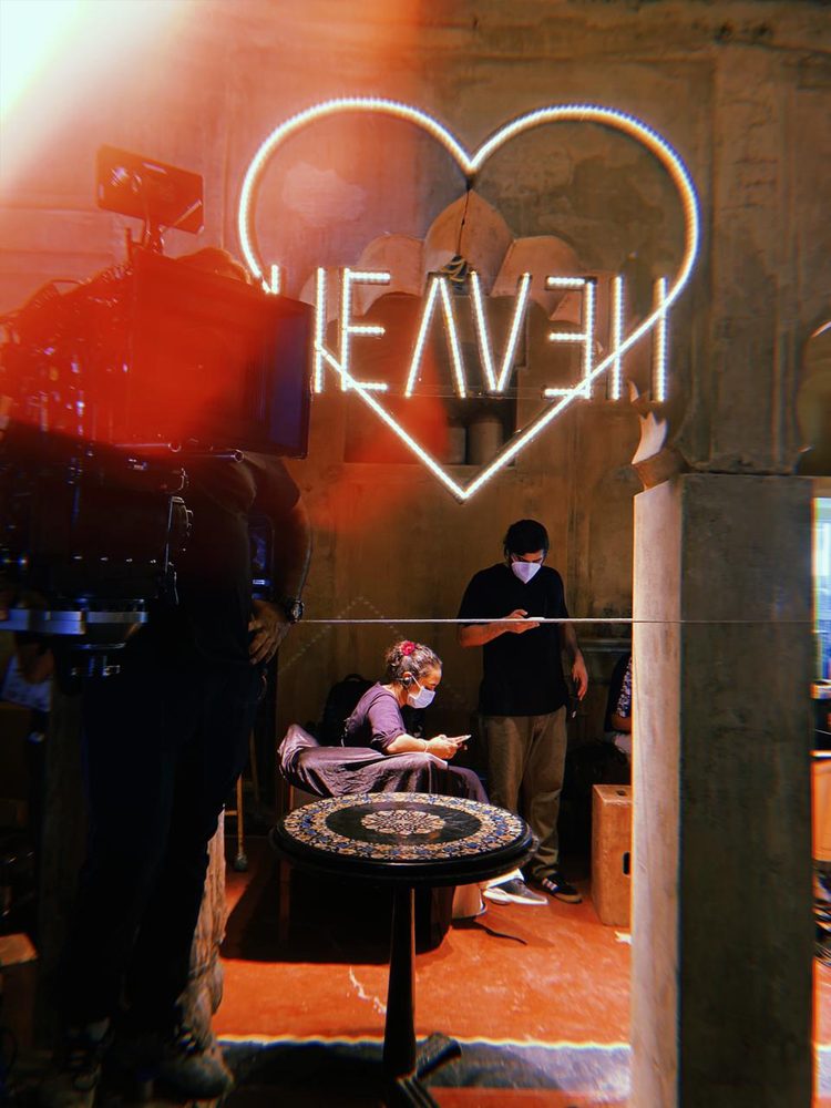 Behind the scenes photo 124