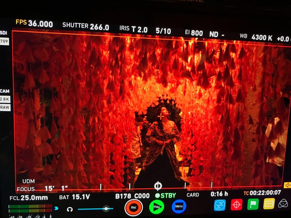 Behind the scenes photo 127