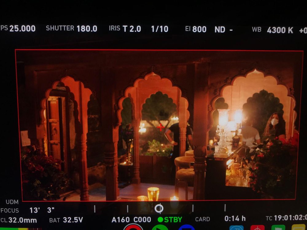 Behind the scenes photo 128