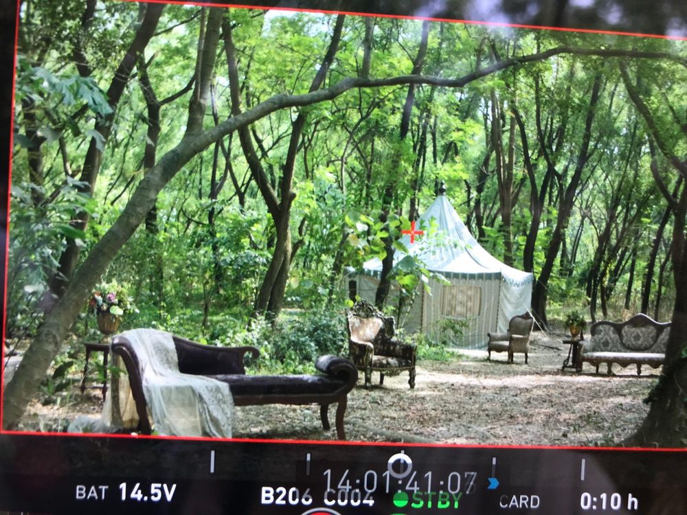 Behind the scenes photo 143