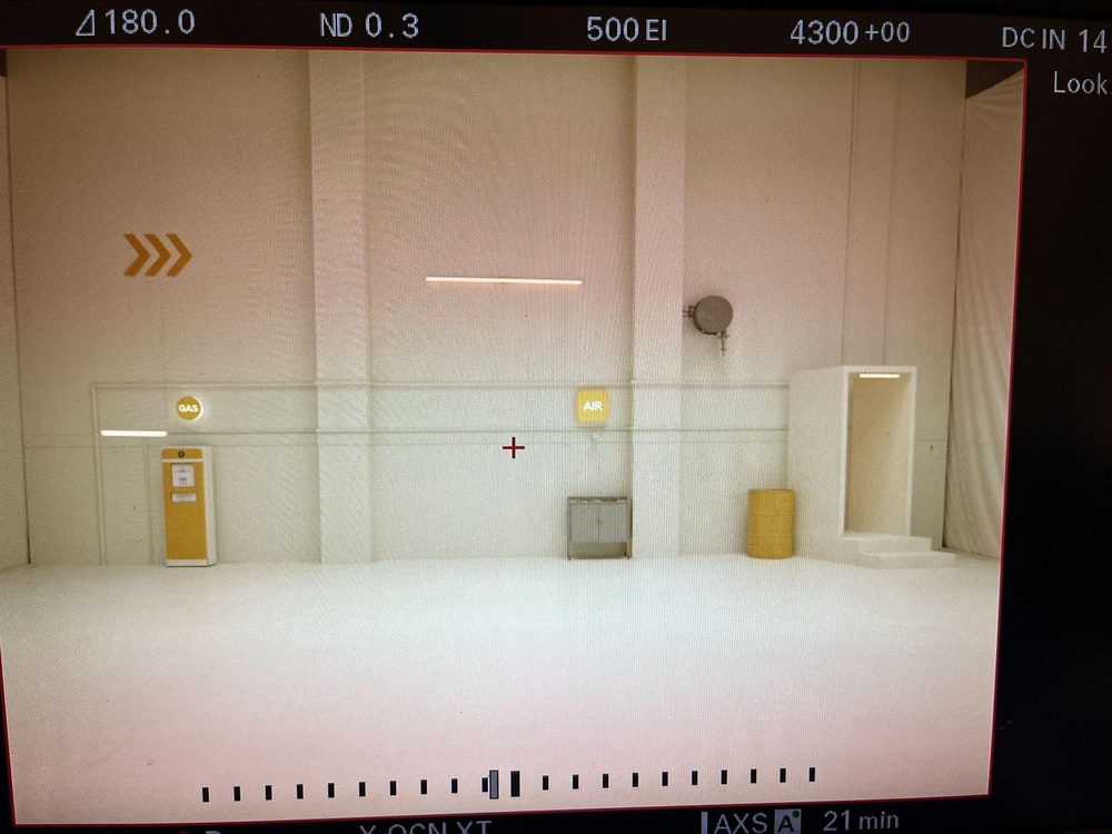 Behind the scenes photo 186