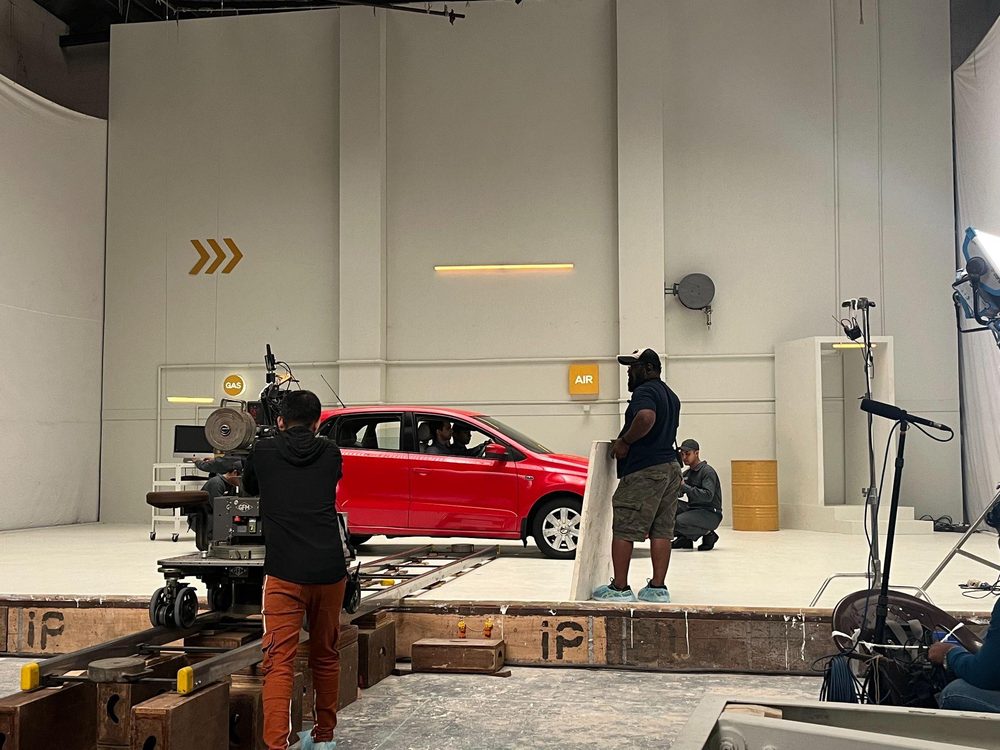 Behind the scenes photo 187