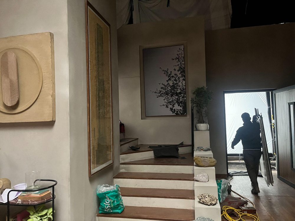 Behind the scenes photo 195
