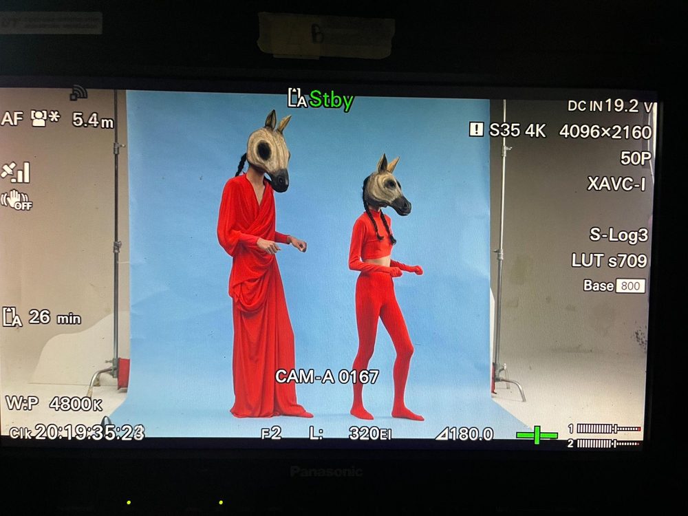 Behind the scenes photo 198