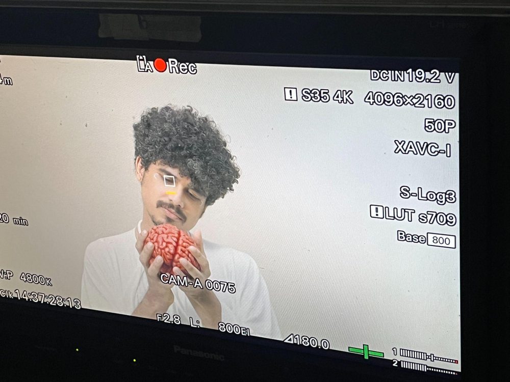 Behind the scenes photo 199
