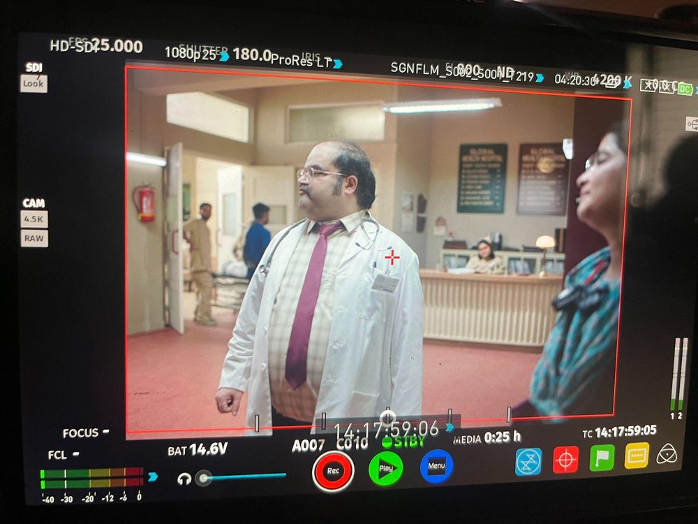 Behind the scenes photo 201