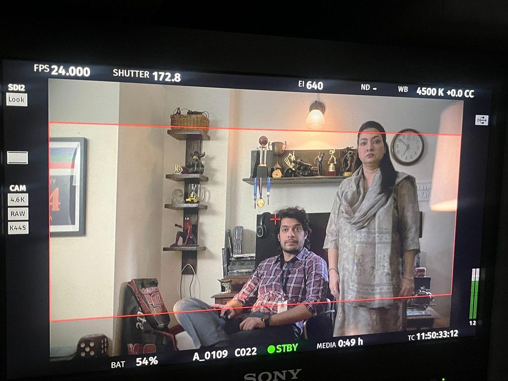 Behind the scenes photo 286